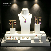 Présentoirs en cuir PU FORTE pour bracelets et colliers, personnalisables en gros, ensemble de présentoirs à bijoux sur mesure