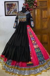 นักออกแบบอินเดียที่สวยงามสี lehenga โชลี่พร้อมงานปัก Dupatta และลําดับ Georgette ที่หนักแน่น lehenga สําหรับผู้หญิง - Product Image 2