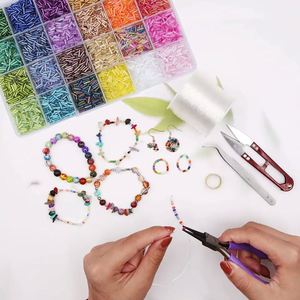 กล่องลูกปัดแก้ว 24 สี ชุดใหญ่ 9600 ชิ้น ขนาด 2*6.5 มม. ลูกปัดแก้วเม็ดเล็ก DIY สำหรับทำของเล่น - Product Image 6