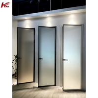 Porte à battant moderne pour appartement, design contemporain, chambre et salle de bain, avec double vitrage, grille et serrure étanche