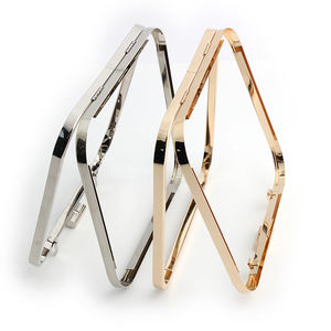 Cadre de <span class=keywords><strong>sac</strong></span> <span class=keywords><strong>à</strong></span> <span class=keywords><strong>main</strong></span> DIY Kiss Lock-18x16mm cadre de <span class=keywords><strong>fermoir</strong></span> de boîte en métal doré pour la fabrication de sacs, réparation d'embrayage, accessoires en gros - Product Image 4