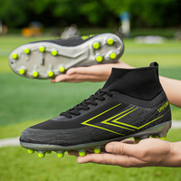 SAIFEINU vente au détail expédition rapide chaussures de football respirantes crampons de football haute performance avec un design léger