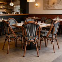 Chaises de bistrot françaises noires et blanches pour l'extérieur, pour hôtel, événement, jardin, terrasse, café, meubles en aluminium et en rotin