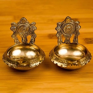 Lampe à huile ronde en laiton, bougeoir décoratif pour Diwali, pour cérémonie religieuse - Product Image 1