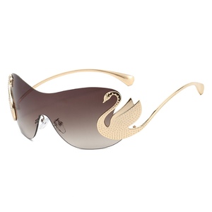 Lunettes de soleil sans monture UV400 tendance style européen et américain pour femme, design monobloc avec branches en forme de cygne ornées de diamants, transfrontalier - Product Image 5