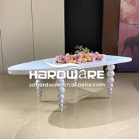 Ensembles blancs de luxe de table à manger de jambe de boule en métal de forme ovale pour des événements