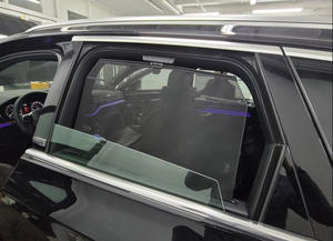 Pare-soleil rétractable de voiture de deuxième rangée pour rideaux personnalisés de véhicules de tourisme - Product Image 4