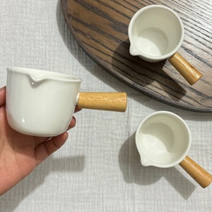 Mini taza <span class=keywords><strong>de</strong></span> cerámica con asa <span class=keywords><strong>de</strong></span> madera natural, jarra con pico para café y leche, para medir espresso - Product Image 3