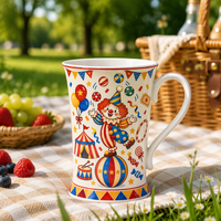 Pichet à eau en porcelaine peint à la main, motif clown de cirque, jolie carafe à boisson, style vintage, décoration de table, vaisselle de cuisine