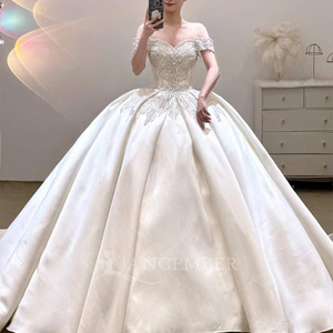 ชุดแต่งงานทรงบอลกาวน์สีไอวอรี่ประดับเลื่อมพร้อมเชือกผูกด้านหลัง  แบบมีชายกระโปรงยาว  ชุดเจ้าสาว  รุ่น Lsjj93 - Product Image 2