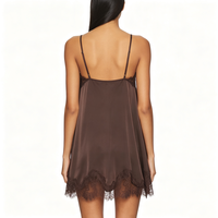 Chemise de nuit marron en satin avec dentelle et bretelles spaghetti pour femme – Robe de détente sexy en tissu doux avec bretelles réglables