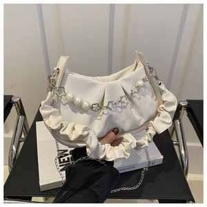 Bolso de hombro con forma de nube fruncida con decoración de cuentas para mujer - Product Image 5