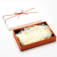 Boîte cadeau rigide personnalisée avec couvercle et base, avec nœud papillon, rembourrage en raphia de papier, emballage cadeau haut de gamme pour mariage, anniversaire