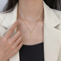 Nouvelle Arrivée Bijoux Tendance Collier Statement Croix en Acier Inoxydable Plaqué Or 18K avec Pendentif Zircon Cuivre pour Femme