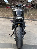Moto Yamaha MT-09, trois cylindres, puissance et confort de conduite, position confortable, motos de rue, 600-1000 cm³