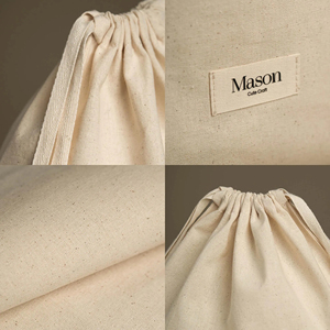 Sac en coton biologique personnalisé avec logo imprimé en or, cordon de serrage, pour mariage, Noël, emballage cadeau, pochette en mousseline noire - Product Image 2