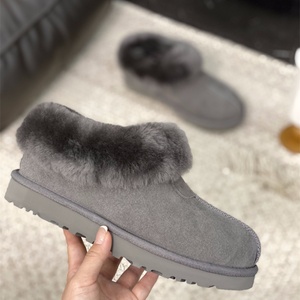 Botas de Nieve UUGS de Invierno Personalizadas de Diseño de Lujo, Hechas a Mano con Lana Premium, Suela Gruesa, Elegantes Botas Unisex UGGS - Product Image 4