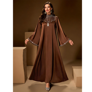 Vestido largo musulmán de satén con bordado, elegante y lujoso, personalizado por LEDUO, para bodas y fiestas. - Product Image 1