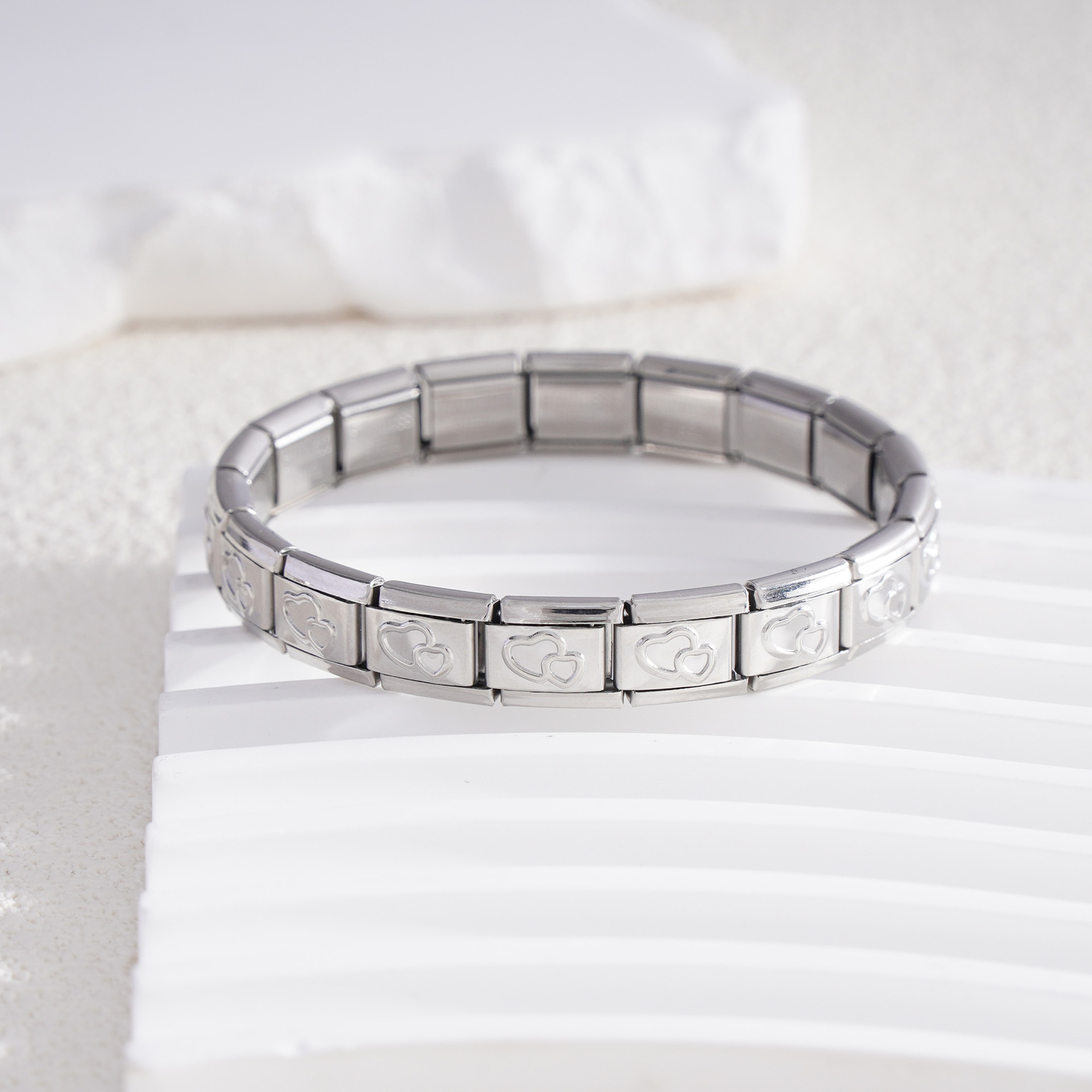 Hollowed-out double heart module bracelet (silver)