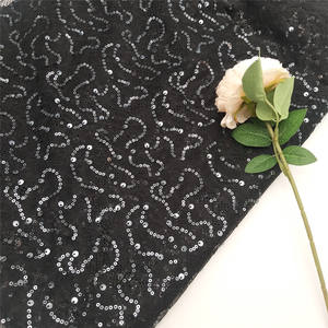 ผ้าลูกไม้ฝรั่งเศสปักเลื่อมสีดำ ผ้าถักลายดอกไม้หรูหราสไตล์วินเทจ ผสมไนลอน ขนาด 150 ซม. - Product Image 6