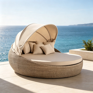 <span class=keywords><strong>Lettino</strong></span> da Esterno con Baldacchino in Rattan PE, Design Moderno e Minimalista, per Hotel, Resort e Bordo Piscina, con Cuscino Impermeabile, OEM ODM - Product Image 1