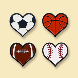 Badge en métal personnalisé en forme de cœur pour club de football américain, basketball, rugby, soccer, broche, épingle à revers en émail souple ou dur - Product Image 1