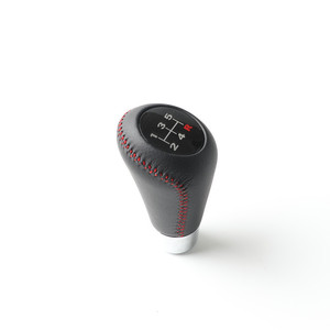 Pommeau de levier de vitesse universel pour voiture, 5 vitesses, en cuir, avec surpiqûres rouges, design ergonomique - Product Image 3