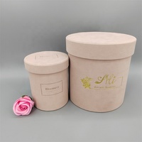Boîtes à fleurs et à roses de luxe de forme ronde en matériaux recyclés avec couvercles, laminage mat et gaufrage