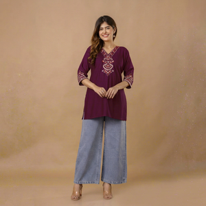 Kurti Bordado Color Granate para Mujer, Marca Twin Feet, de Rayón de Secado Rápido, Corte Regular, Estilo Informal, Estilo India-Pakistán, para Todas las Temporadas - Product Image 1