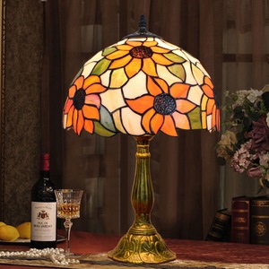 Lámpara LED de mesa <span class=keywords><strong>Tiffany</strong></span> europea, hermosa lámpara de escritorio de cristal de colores brillantes, restaurante, Bar, cafetería, dormitorio, eléctrica personalizada