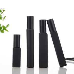 Venta al por Mayor de Frascos de <span class=keywords><strong>Perfume</strong></span> Rectangulares Vacíos de Vidrio Negro Mate de 10 ml, Envases Cosméticos Cuadrados con Roll-on y Serigrafía - Product Image 1
