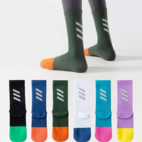 Chaussettes de course à logo personnalisé, chaussettes de compression athlétiques respirantes à séchage rapide avec soutien de la voûte plantaire pour l'entraînement au marathon, vente en gros