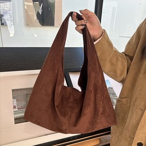 กระเป๋าโท้ทหนังกลับ สีน้ำตาลกาแฟ ความจุขนาดใหญ่ หัวเข็มขัดแม่เหล็ก กระเป๋าซิป ชุดลำลองประจำวัน ฤดูหนาว 2025 - Product Image 3