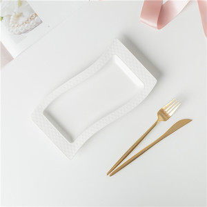 Logo personnalisé vaisselle en relief collation <span class=keywords><strong>dessert</strong></span> chargeur <span class=keywords><strong>assiette</strong></span> hôtel rectangle assiettes plates en céramique <span class=keywords><strong>blanche</strong></span> - Product Image 2