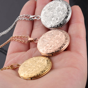 Nouveau design, collier pendentif médaillon rond vintage en acier inoxydable 316L gravé de motifs floraux - Product Image 4