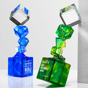 Trophée de glaçure en cristal haut de gamme en forme de cube créatif personnalisé gravé Trophée de remise de médailles de cristal de glaçure bleu vert - Product Image 5
