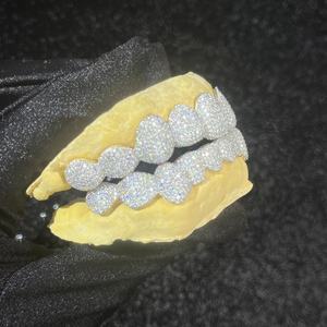 Yu Ying Grillz personnalisés pour hommes, style hip-hop, en or blanc 14 carats, plaqué or 18 carats, serti de diamants en moissanite - Product Image 2