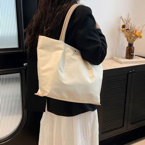 Sacs fourre-tout personnalisés pour femmes avec logo, grande capacité, résistants à l'eau, avec fermeture éclair, couleur unie, sacs à main pour le printemps, les voyages en plein air et le shopping - Product Image 3