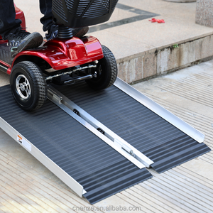 Rampe d'accès pliable antidérapante en aluminium pour handicapés, rampe <span class=keywords><strong>de</strong></span> <span class=keywords><strong>chargement</strong></span> pour fauteuil roulant - Product Image 5