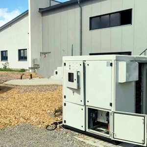Système de stockage d'énergie solaire hybride commercial 200 kW 300 kWh BESS avec panneaux photovoltaïques 100 kWp pour application extérieure GRE - Product Image 2