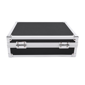 Maletín de Aluminio Plateado y Negro con Cerradura para Hombre, 22x16x7.5cm - Product Image 2