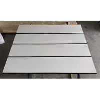 Puerta de Garaje Seccional de Aluminio Negra Moderna Personalizada, Puerta de Garaje Automática Residencial con Ventanas de Rejilla
