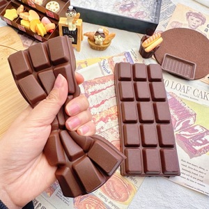 Juguete Antiestrés de Chocolate Suave para Apretar, de Rebote Lento, para Adultos y Niños, Lindo Regalo para Escritorio, Hogar, Oficina y Viajes - Product Image 3