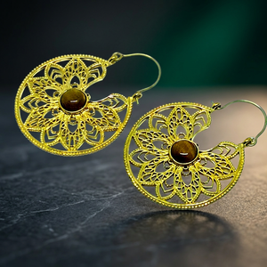 Boucles d'oreilles en laiton de style bohème faites à la main en pierre d'oeil de tigre beaux bijoux de mode indiens pour filles et femmes - Product Image 1
