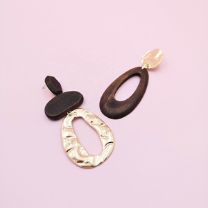 Pendientes de Aro de Estilo Europeo Americano, Retro, Simplicidad Moderna, Creatividad Geométrica, Forma de Gota, Aleación de Zinc y Madera, Chapados en Oro Sólido - Product Image 6