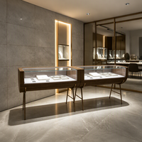 Vitrine à bijoux minimaliste pour usage commercial, comptoir d'exposition de bijoux en verre autoportant pour la décoration intérieure de magasins haut de gamme