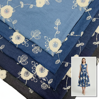 Kain Denim Bordir Motif Bunga Mete Sentuhan Lembut Grosir Pabrik untuk Celana Rok Denim Kemeja Musim Semi / Musim Panas