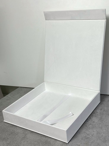 Caja <span class=keywords><strong>de</strong></span> Regalo <span class=keywords><strong>de</strong></span> Terciopelo para Joyería, con Cierre Magnético Plano, <span class=keywords><strong>de</strong></span> Lujo, Color Verde Esmeralda, con Logotipo Personalizado en Lámina Dorada, Cajas Grandes <span class=keywords><strong>de</strong></span> Gamuza - Product Image 5