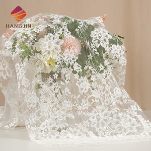 Dernière Nouveauté : Tissu en Dentelle Chantilly Ivoire pour Mariée, Bordure Brodée Faite Main avec Cordons, Broderie Florale 3D, Dentelle Française Cordonnée - Product Image 6