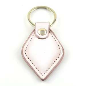 Hot selling Leaf Shape Customized Leather Keychain